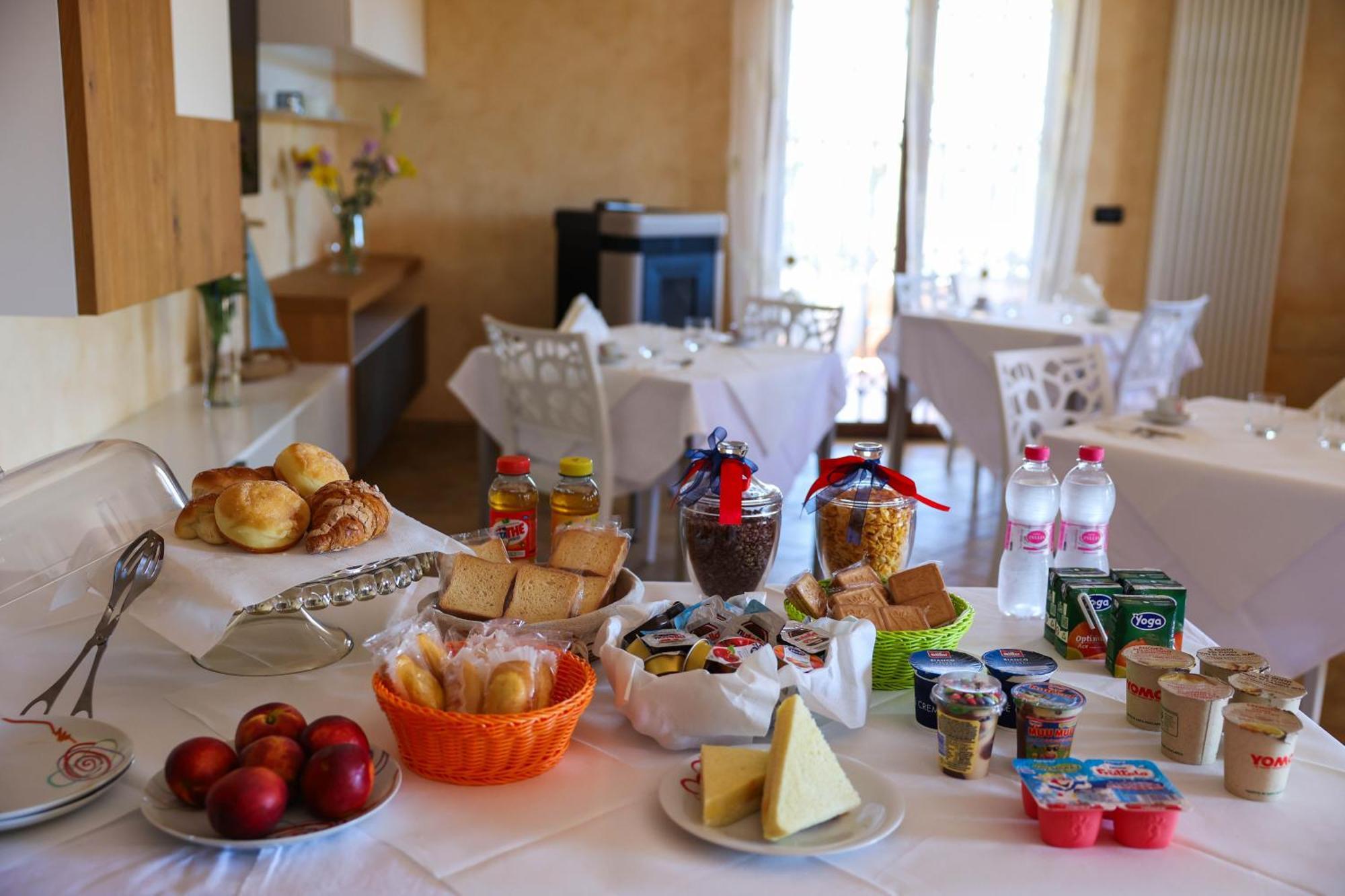 Bed And Breakfast A Casa Di Valerio Poggio Morello Esterno foto